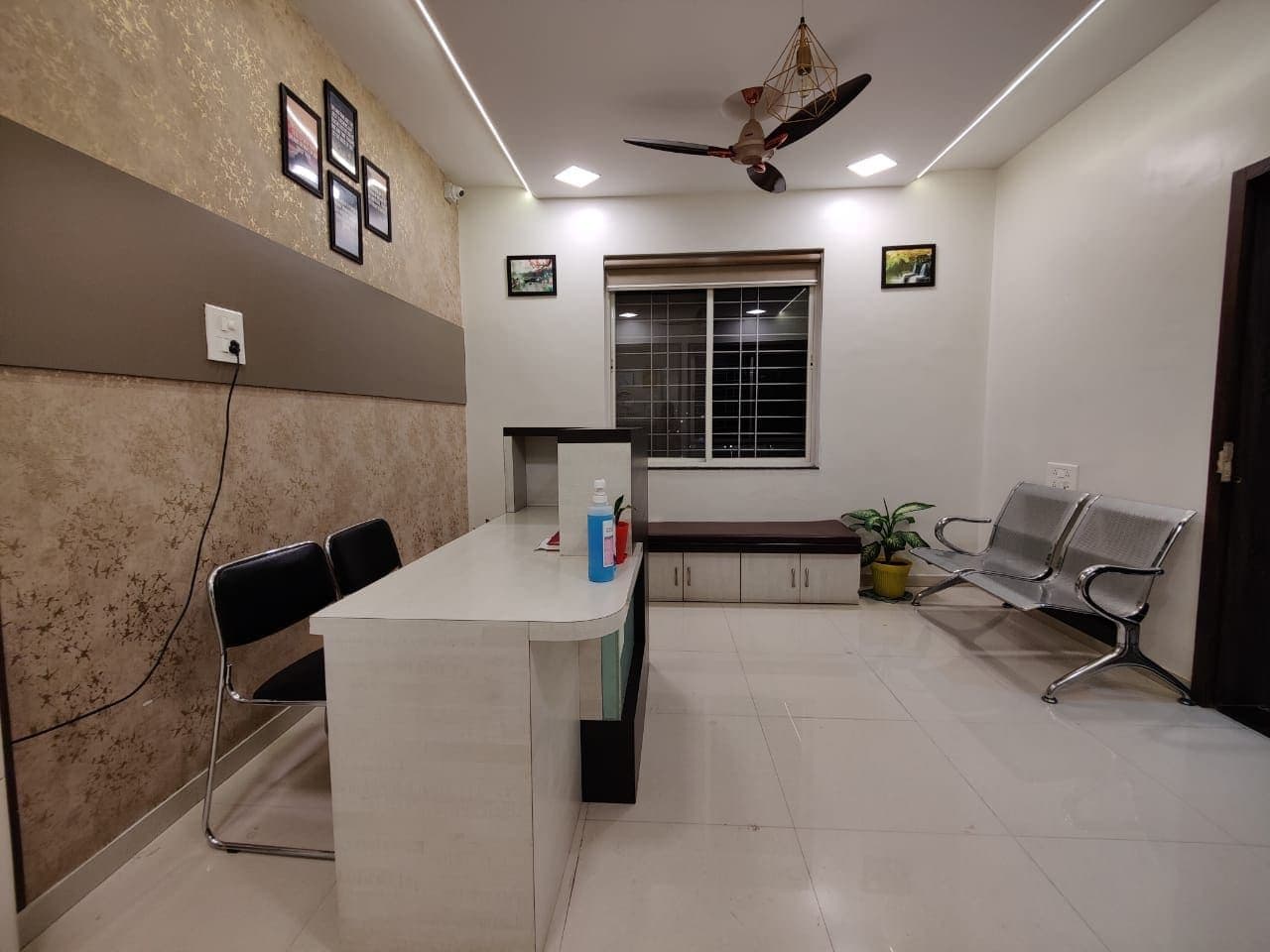Comfortable waiting area at MNAS Clinic, Baner