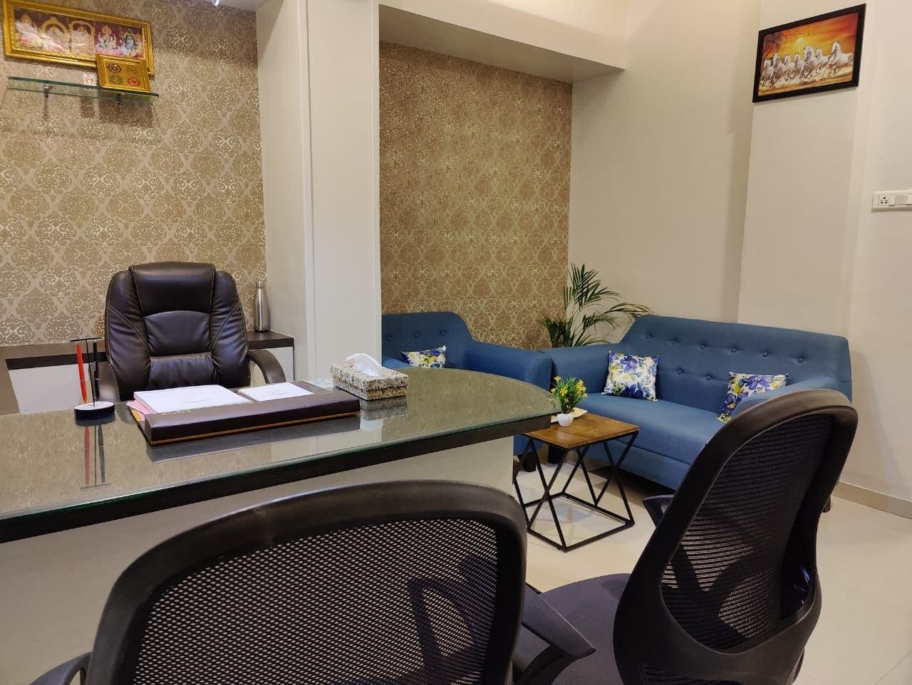 Consultation room with comfortable seating at MNAS Clinic, Pune