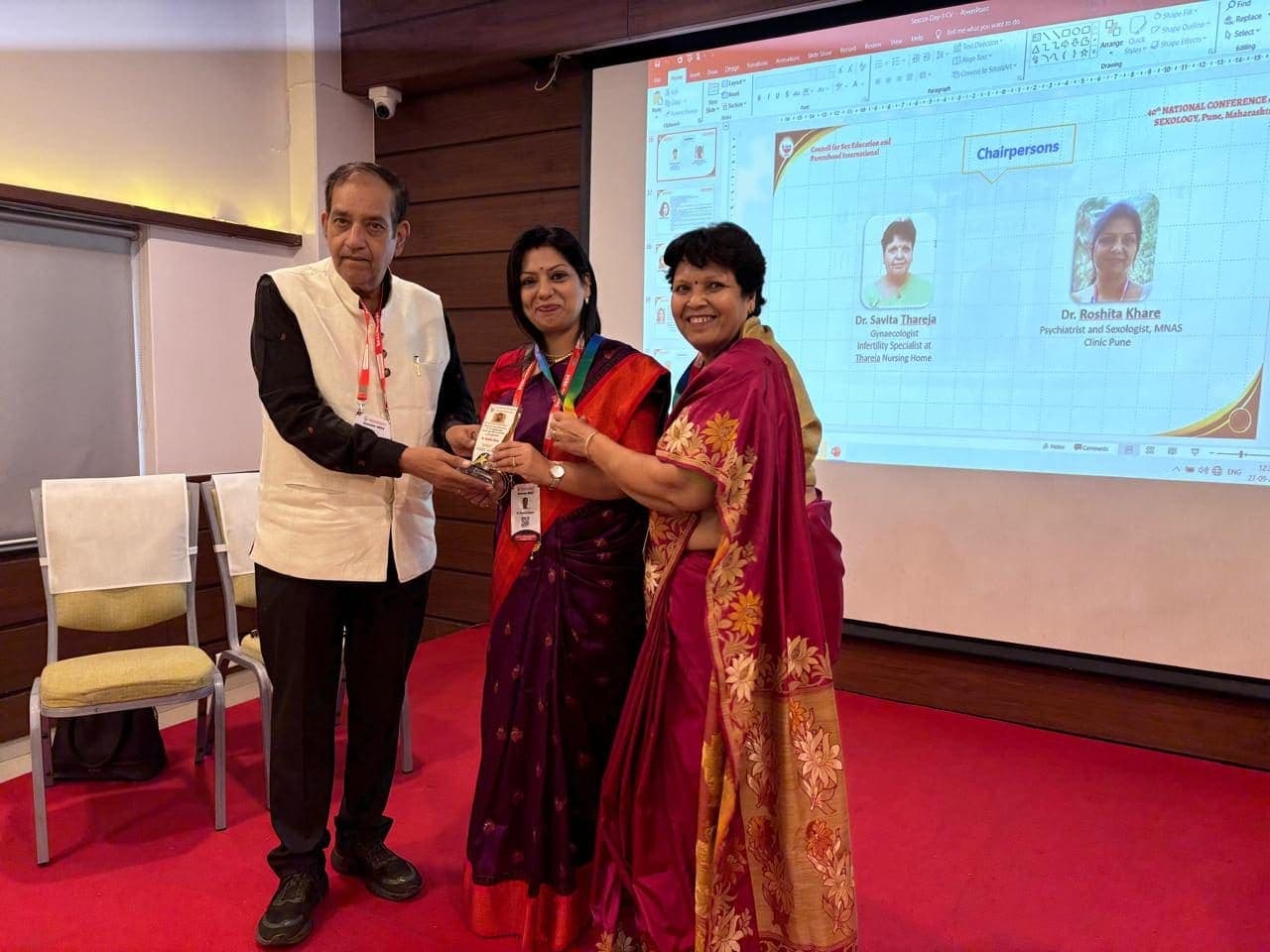 Dr. Roshita Khare receiving a memento at a medical conference
